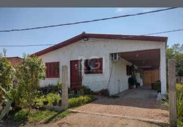 Casa composta de 2 dormitórios, living 2 ambientes , cozinha, área de serviço , banheiro social e garagem coberta para dois automóveis, não aceita financiamento somente á vista. ótima localização imed