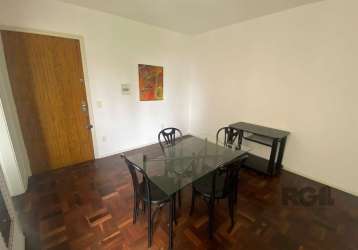 Excelente apartamento, entrar e morar, com mobílias essenciais  1 dormitório sala 2 ambientes cozinha e área de serviço separada, excelente claridade e bem arejado e sem nenhum ponto de umidade, vai s