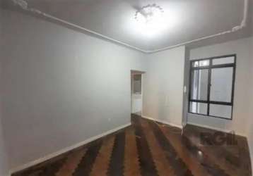 Ótimo apartamento no bairro rio branco, desocupado, reformado, com 63m² privativos, de 2 dormitórios. possui sala ampla, 2 dormitórios, banheiro com box de vidro e ventilação natural, cozinha espaçosa