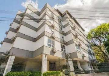 Ótimo apartamento no bairro petrópolis, fundos, semi mobiliado, de 2 dormitórios e vaga. possui hall de entrada, sala ampla, 2 dormitórios, banheiro social com box de vidro, cozinha americana mobiliad