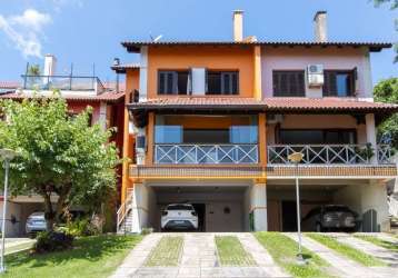 Excelente casa em condomínio: semi mobiliada com 3 dormitórios e vista panorâmica da cidade&lt;br&gt;&lt;br&gt;venha conhecer esta maravilhosa casa localizada em um condomínio pequeno e familiar. com 