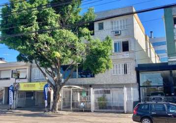 Vende excelente apto na av. souza reis de 03 dormitórios, sala com 02 ambientes, cozinha, área de serviço, banheiro social mais banho auxiliar, vaga garagem escriturada, posição solar leste. boa local