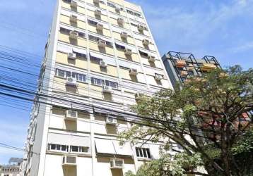 Maravilhoso apartamento com 147m2 privativos, próximo ao hospital moinhos de ventos e shopping total. frente , andar alto com linda vista panorâmica. 4 dormitórios ( 1 suite ), banho social, living 2 