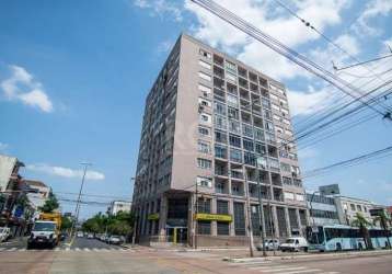 Apartamento todo reformado, 2 dormitórios, sala ampla, cozinha, banheiro com com hidro, junker, dependência de empregada, área de serviço. salão de festas com vista espetacular, elevadores, portaria 2