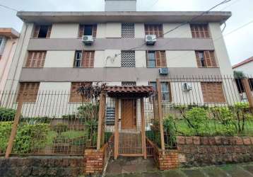 Excelente oportunidade no bairro petrópolis. apartamento de 2 dormitórios, living 2 ambientes, banheiro e cozinha amplos, área de serviço com churrasqueira, 1 vaga de garagem coberta. condomínio de ba