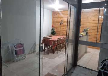 Casa no loteamento  winter park, no bairro restinga, de 1 dormitório, living para 2 ambientes, banheiro social com box de vidro. cozinha estendida com área de serviço integrada aos fundos com edícula,