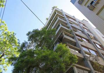 Amplo apartamento a venda no bairro bom fim, com 167,30 m² de área privativa, composto de 3 dormitórios, suíte, sacada, decorado por arquiteto, muito ensolarado, living 3 ambientes com lareira, gabine