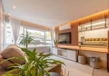 Deslumbrante apartamento no cristal, finamente decorado por arquiteta, com móveis de design e acabamentos impecáveis que harmonizam perfeitamente cada ambiente.&lt;br&gt;&lt;br&gt;conforto e sofistica