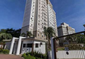 Apartamento semi mobiliado de 3 quartos (dormitórios) transformados em 2 dormitórios, suíte com closet, churrasqueira e 2 vagas de garagem (box duplo) no bairro jardim carvalho em porto alegre.&lt;br&