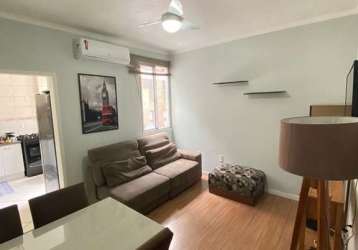 Lindo apartamento com dois confortáveis dormitórios, sala e um dos dormitórios com ar condicionado, cozinha, banheiro com box de vidro e uma vaga de estacionamento. &lt;br&gt;&lt;br&gt;ótima localizaç