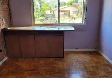 Apartamento 2 dormitórios no bairro cristal.&lt;br&gt;ótimo apartamento de 2 dorm, 2 banheiros, semi  mobiliado, com dependência separada, com 1 box de garagem.&lt;br&gt;prédio com portaria 24 hs, pra