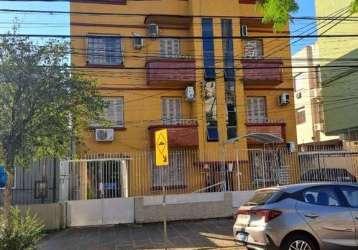 Apartamento 2 dormitório  de frente na americo vespucio , um  dormitório da frente com sacada, estar , living 2 ambientes  , cozinha montada , area de serviço separada fechada e com muito sol ,banheir