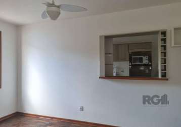 Apartamento no bairro partenon em porto alegre, com 59m², dois dormitórios, um lance de escadas, todo reformado, elétrica nova, cozinha americana, área de serviço separada, ficam somente os móveis fix