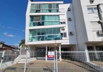 Apartamento amplo de 3 dormitórios no bairro tristeza, zona sul de porto alegre.apartamento com cozinha mobiliada com pia, armários e balcão estilo americano. lavanderia separada, equipada com tanque 