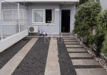 Avalia imóvel no negócio!&lt;br&gt;&lt;br&gt;excelente sobrado no caminhos do sol.&lt;br&gt;&lt;br&gt;living composto de sala de estar com lareira, sala de jantar e cozinha sob medida integrados, além