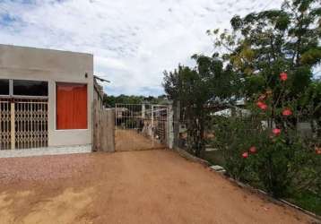 Casa situada no meio do terreno , separada do comércio por pátio amplo, e com mais um pátio aos fundos, salal comercial de frente para a avenida, com excelente pé direito, e possibilidade ( com espera