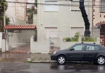 Vende-se terreno com casa construída para fins comerciais ou residenciais, em excelente localização, em frente ao nacional da josé de alencar. características do imóvel: 3 dormitórios, banheiro social