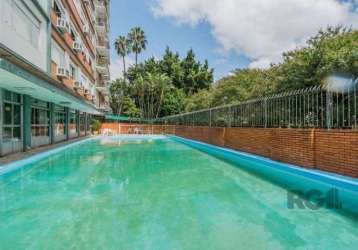 Vendo excelente apartamento no bairro floresta, em frente ao colégio marista são pedro.&lt;br&gt;apartamento 3 dormitórios, banheiro social, living para dois ambientes, sala de jantar, cozinha, área d