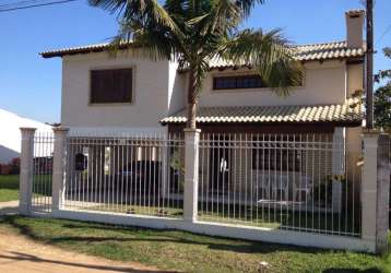 Casa a venda no bairro fiuza em viamão.&lt;br&gt;casa de dois dormitórios, sendo 01 suíte com closet e banheira de hidromassagem, sala de jantar e de estar, cozinha, banheiro, lavanderia, garagem para