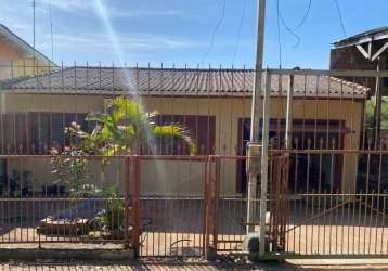 Casa no bairro jardim krahe em viamão.&lt;br&gt;casa de 3 dormitórios, cozinha, sala de estar, banheiro, sacada com vista na parte de cima do imóvel, garagem coberta, pátio na frente e nos fundos. &lt