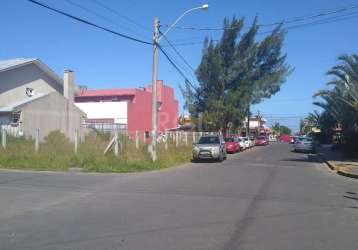 Terreno de esquina, 300m2, dimensões 12x25, muito bem localizado, apenas uma quadra da avenida paraugassu, divisa com lote do terreno da brigada militar, próximo ao comércio local (farmácia, lojas, re