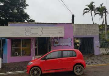 Terreno com duas casas, comercio na frente e uma casa nos fundos com 2 dormitórios, 1 banheiro, 2 cozinhas, casa antiga, vaga de garagem. agende uma visita com um dos nossos corretores especialistas.