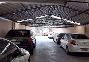 Terreno no bairro moinhos de vento, 567m² , casa com 3 salas, salão aberto com churrasqueira. na frente pavilhão com vagas de garagem. dimensões do terreno 15 x 40 m.