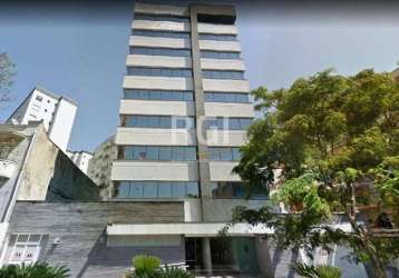 Excelente conjunto comercial, com 51,48m² de área privativa com 2 vagas separadas, espera para ar condicionado split e piso elevado, espera para kitchen, com janelas de alumínio anodizado e vidros ref