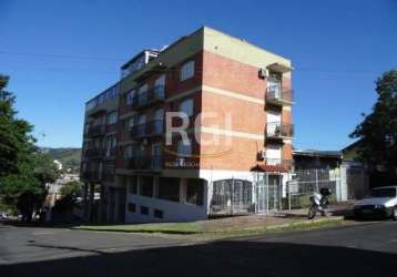 Cobertura duplex  3 dormitórios, 1 vaga no bairro teresópolis em porto alegre.&lt;br&gt;impecável cobertura duplex, excelente localização, recém reformada. aconchegante, vista linda para o morro teres