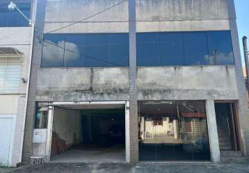 Vende-se ótimo prédio comercial inacabado, com 4 andares e  mais terraço com 160 m²,&lt;br&gt;estacionamento para no mínimo 6 carros, terreno escriturado medindo 10x25 totalizando 250m² de área útil.&