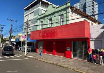 Loja comercial de esquina em região nobre , localizada em em frente ao paradão, em avenida de grande fluxo de pedestres e veículos, na cidade de novo hamburgo.&lt;br&gt;&lt;br&gt;a loja é ampla,  poss