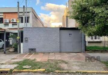 Maffer aluga depósito no bairro rio branco. com 187m², possui um quitinete semi-mobiliado com piso cerâmico e um banheiro. possui portão eletrônico. localização privilegiada, próximo ao hospital de cl