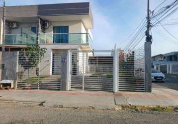 Excelente casa em  camboriú-sc &lt;br&gt;casa com 2 dormitórios , 1 suíte , sala, cozinha lavabo, área de serviço, 4 vagas de garagem coberta . &lt;br&gt;ótima localização , 6 quilômetros praia centra