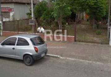 O terreno fica no bairro niterói, canoas. bem próximo da estação do trensurb, próxima da br 116. ponto excelente. medidas 11 metros de frente por 44 metros de profundidade.