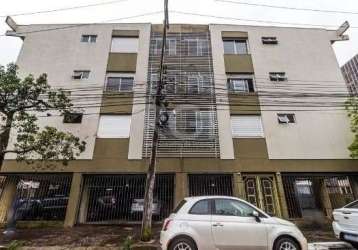 Ótimo apartamento no bairro praia de belas, térreo, fundos, desocupado, com 52m² privativos, de 2 dormitórios, pátio privativo e vaga coberta. possui sala ampla, 2 dormitórios, banheiro com box de vid