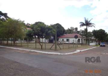 Excelente terreno de esquina a venda em novo hamburgo, bairro guarani. possui 510m² e está muito bem localizado. aceita financiamento.