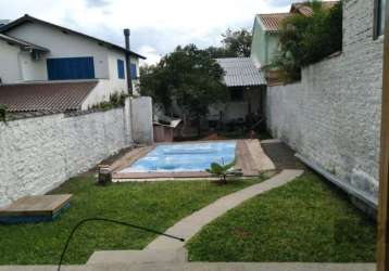 Residencia casa toda reformada 2 quartos,1 banheiro, sala e cozinha americana, 2 vagas pra carros, em excelente local ,com piscina quiosque com churrasqueira e fogão campeiro,&lt;br&gt;       &lt;br&g