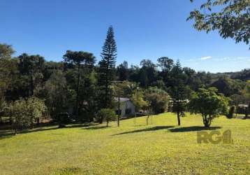 Lindo sítio a venda com 1 hectare e 300 de área verde! lindamente arborizado com orquidário e uma casa simples de 2 dormitório com suíte. terreno plano e muito ensolarado. marque sua visita !