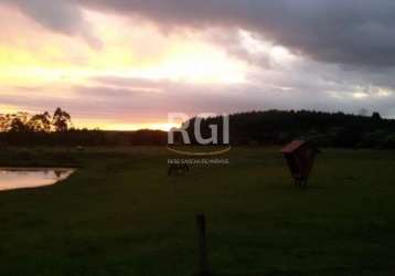 A rua é tf-10. chácara com 7,3 hectares, toda cercada, açude, mangueira, carregador, galpão. casa com 3 dorm. sala, cozinha, 1 banheiro, churrasqueira. possui açude.&lt;br&gt;garagem aberta. horta, ga