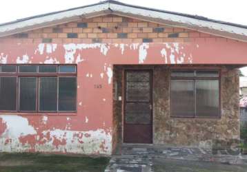 Terreno plano bem localizado área total de 300m², possui uma casa em cima, agende uma visita com um dos nossos corretores especialista.