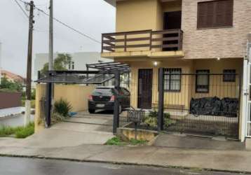 Bruck imóveis vende esta linda casa com 03 dormitórios , 03 banheiros , 01 suite, 03 vagas de garagem , churrasqueira, cozinha mobiliada, planejada, living para 02 ambientes , sancas em gesso , com lu