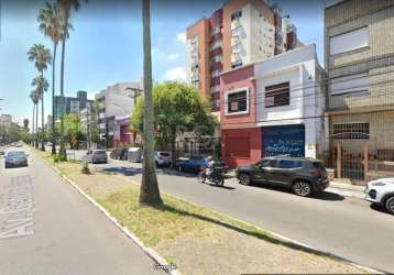 Excelente casa para comércio em localização privilegiada no menino deus!&lt;br&gt;&lt;br&gt;casa com 255,08m² de área privativa distribuída em dois pavimentos com 03 banheiros, 06 salas no segundo pis