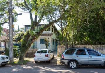 Espaço com uma grande casa( ótima para restaurante, pousada, alojamento de grande grupo,jogadores mirim de futebol, &lt;br&gt; empregados de obras, varias peças, banheiros coletivos, refeitório,  ótim