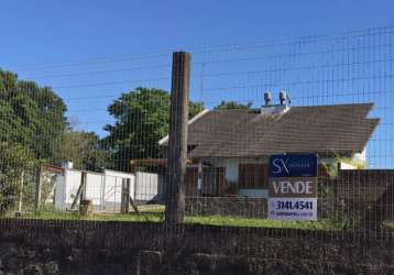 Sx comercializa imóvel em zoneamento misto residencial e/ou comercial, no bairro menino deus, um dos bairros mais procurados da cidade, terreno medindo 942,31 m², com uma bela residência em 153 m², po