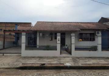 Um excelente imóvel localizado no bairro várzea, há poucos minutos do centro, próximo a escolas, farmácia, mercados, padaria.  &lt;br&gt;.&lt;br&gt;são duas casas em perfeito estado de conservação, se