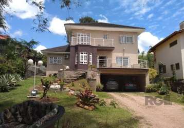 Casa com 3 suítes amplas.&lt;br&gt;gabinete reversível a quarto com banheiro/ lavabo próximo.&lt;br&gt;cozinha mobiliada, com iljha, forno elétrico grande.&lt;br&gt;fogão coktope.&lt;br&gt;aquecedor a