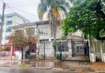 Casa com finaliade mixta, residencial ou comercial, zona nobre, fundos zaffari g vargas, dois pavimentos,  ideal para clínica face proximidades hospital mãe de deus. entre avenida ganzo e bastian, a u