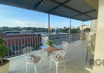 Excelente cobertura!&lt;br&gt; conta com três dormitórios, sendo uma suíte, living para dois ambientes, cozinha planejada, terraço com churrasqueira, banheiro social, banheiro no terraço, vista para o