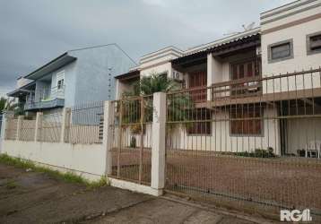 Lindo sobrado em condominio, 2 dormitorios, sendo 2 suites, sala, cozinha americana montada, patio com churrasqueira, semi mobiliado. otima localização e aceita financiamento.