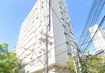 Apartamento à venda no bairro moinhos de vento. com área privativa de 100.73m², mais área externa. este imóvel possui 3 dormitórios, transformado em 2, com fácil reversão. possui 03 salas amplas, a de